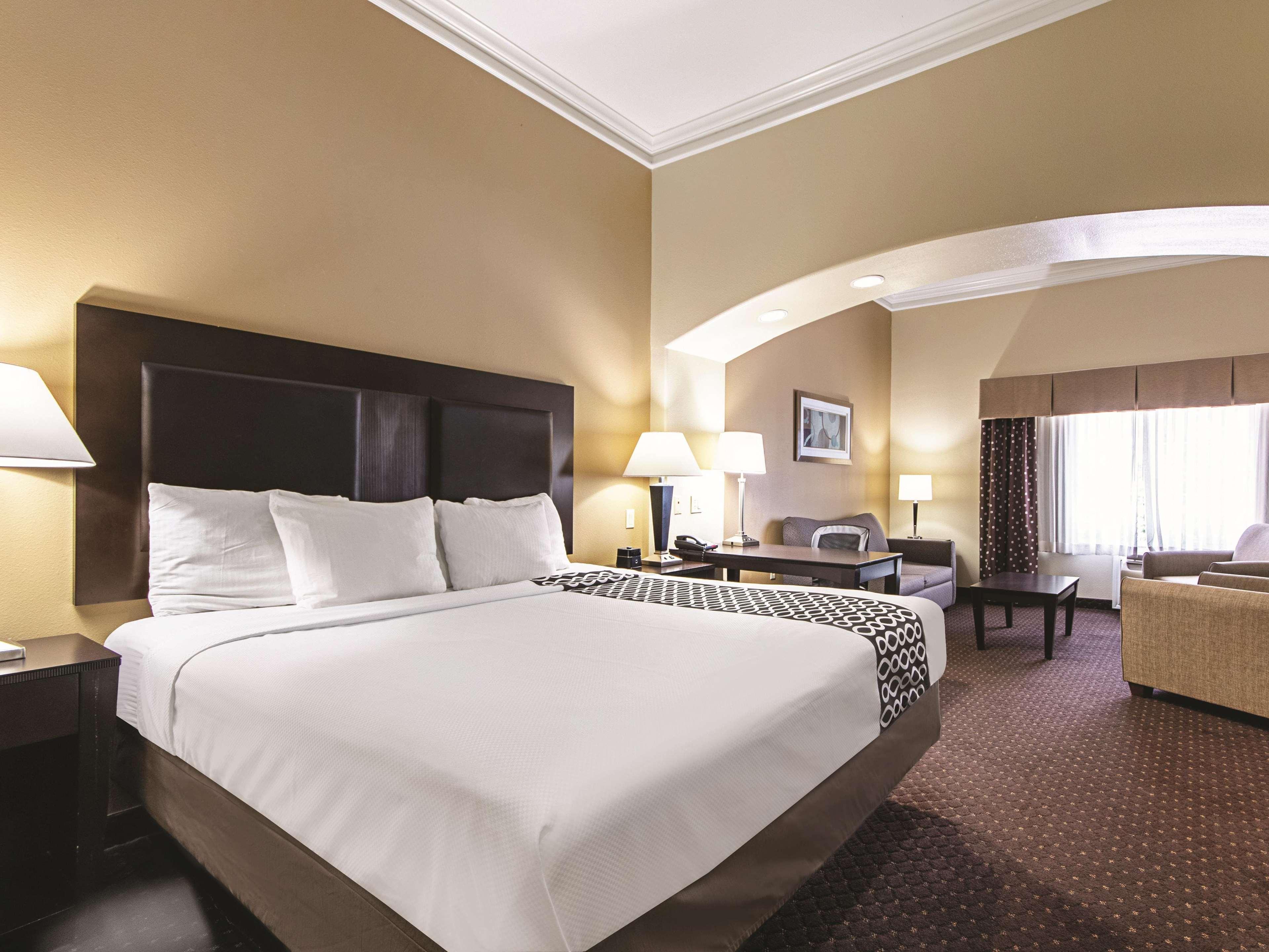 La Quinta By Wyndham Houston New Caney Bagian luar foto