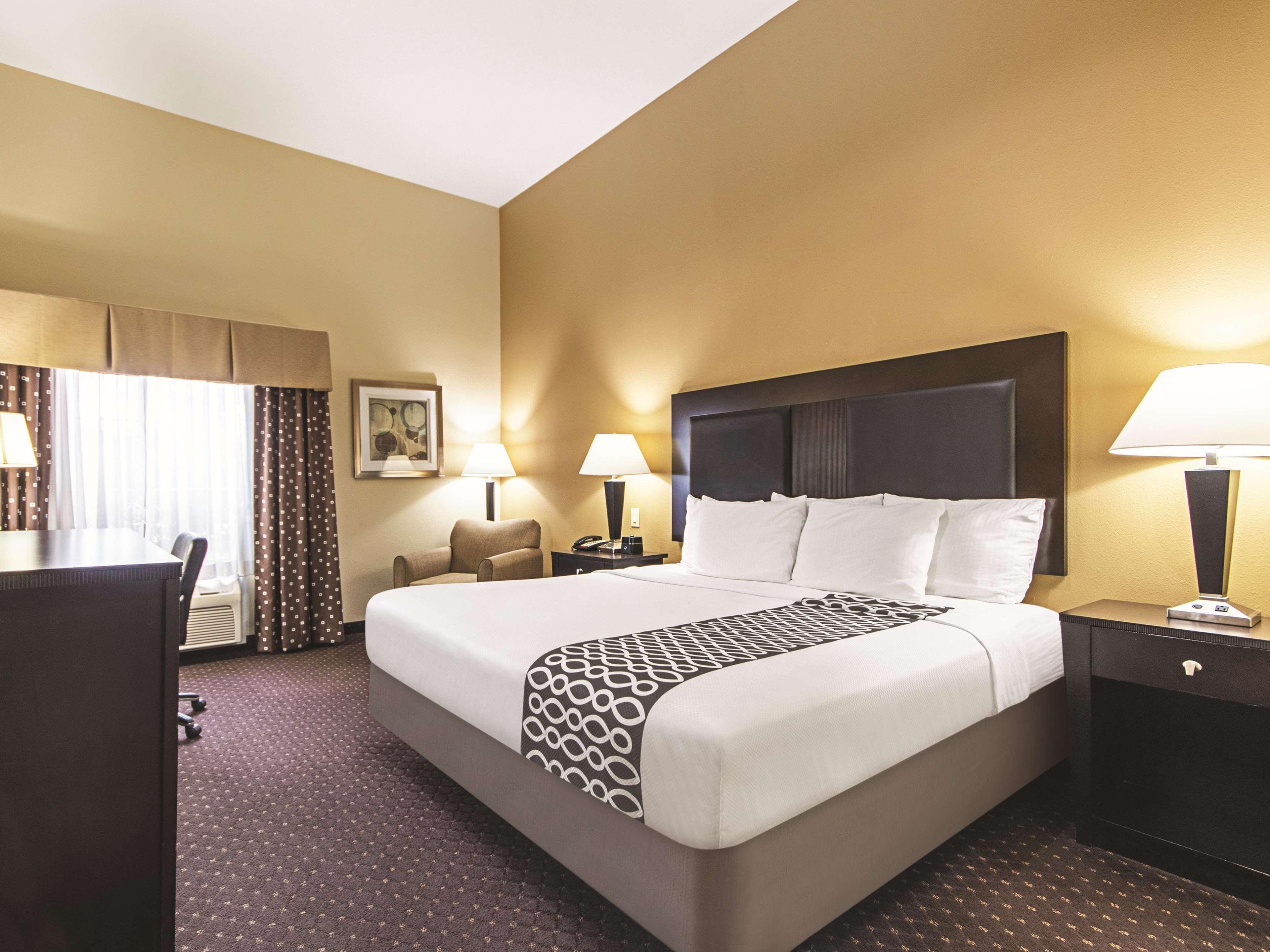 La Quinta By Wyndham Houston New Caney Bagian luar foto