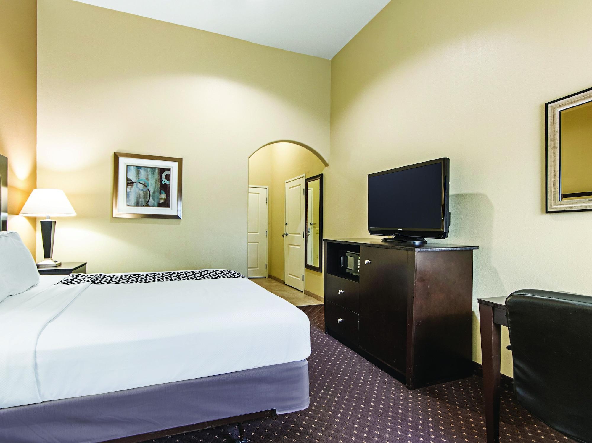 La Quinta By Wyndham Houston New Caney Bagian luar foto