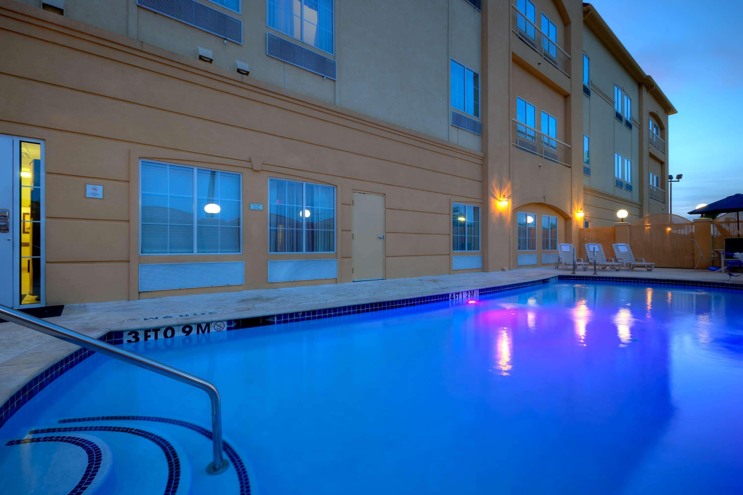 La Quinta By Wyndham Houston New Caney Bagian luar foto