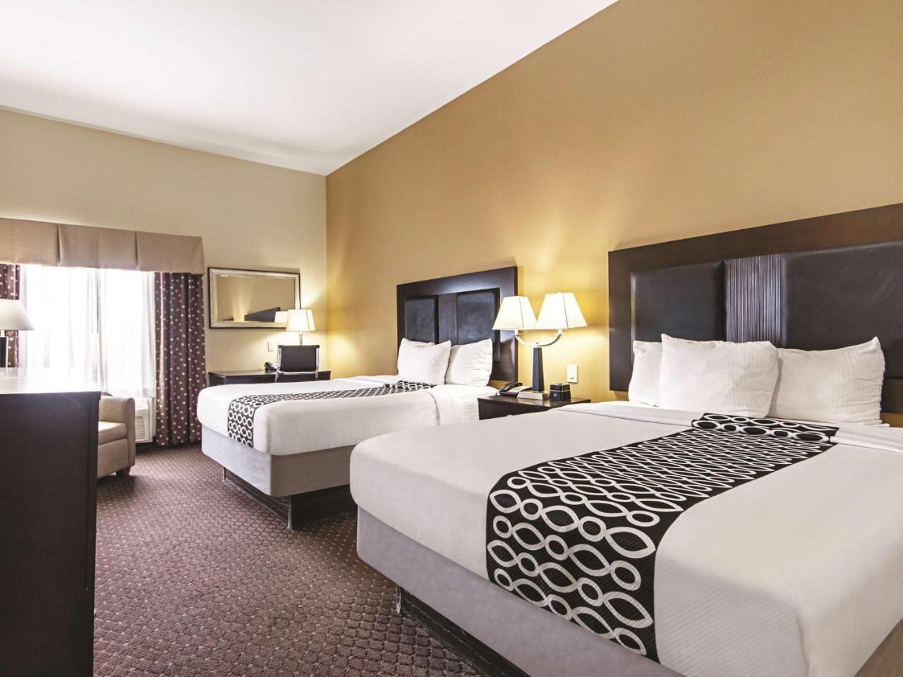 La Quinta By Wyndham Houston New Caney Bagian luar foto