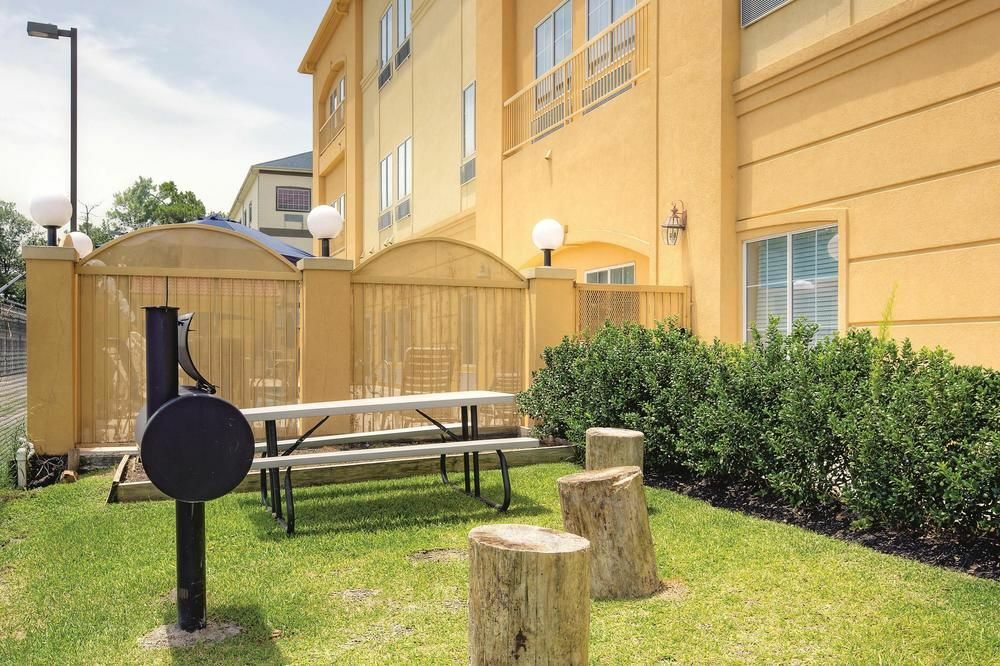 La Quinta By Wyndham Houston New Caney Bagian luar foto
