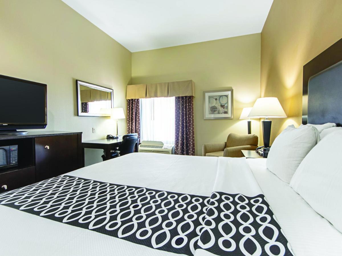 La Quinta By Wyndham Houston New Caney Bagian luar foto