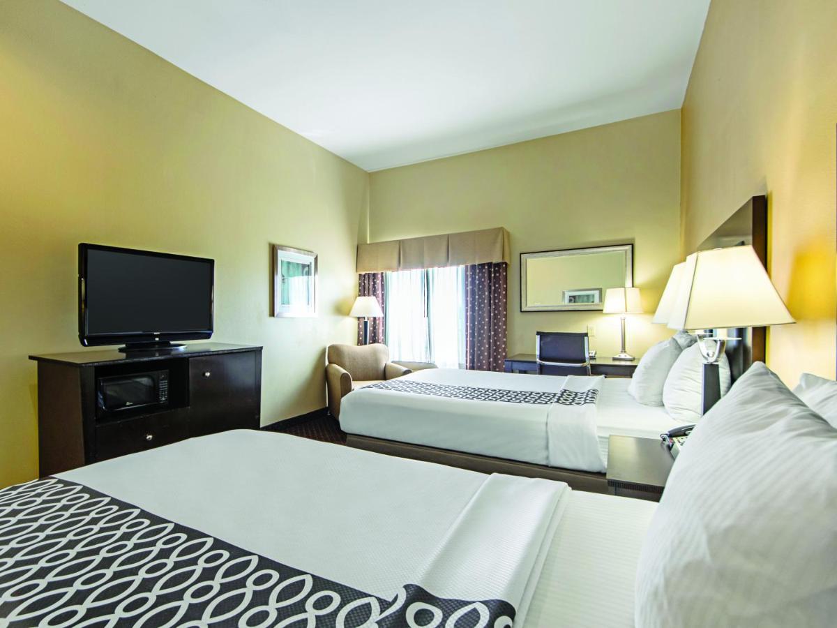 La Quinta By Wyndham Houston New Caney Bagian luar foto