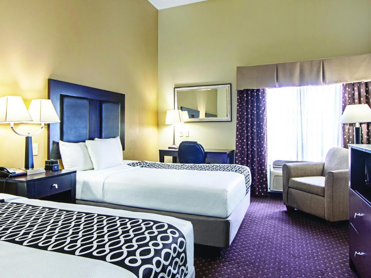 La Quinta By Wyndham Houston New Caney Bagian luar foto