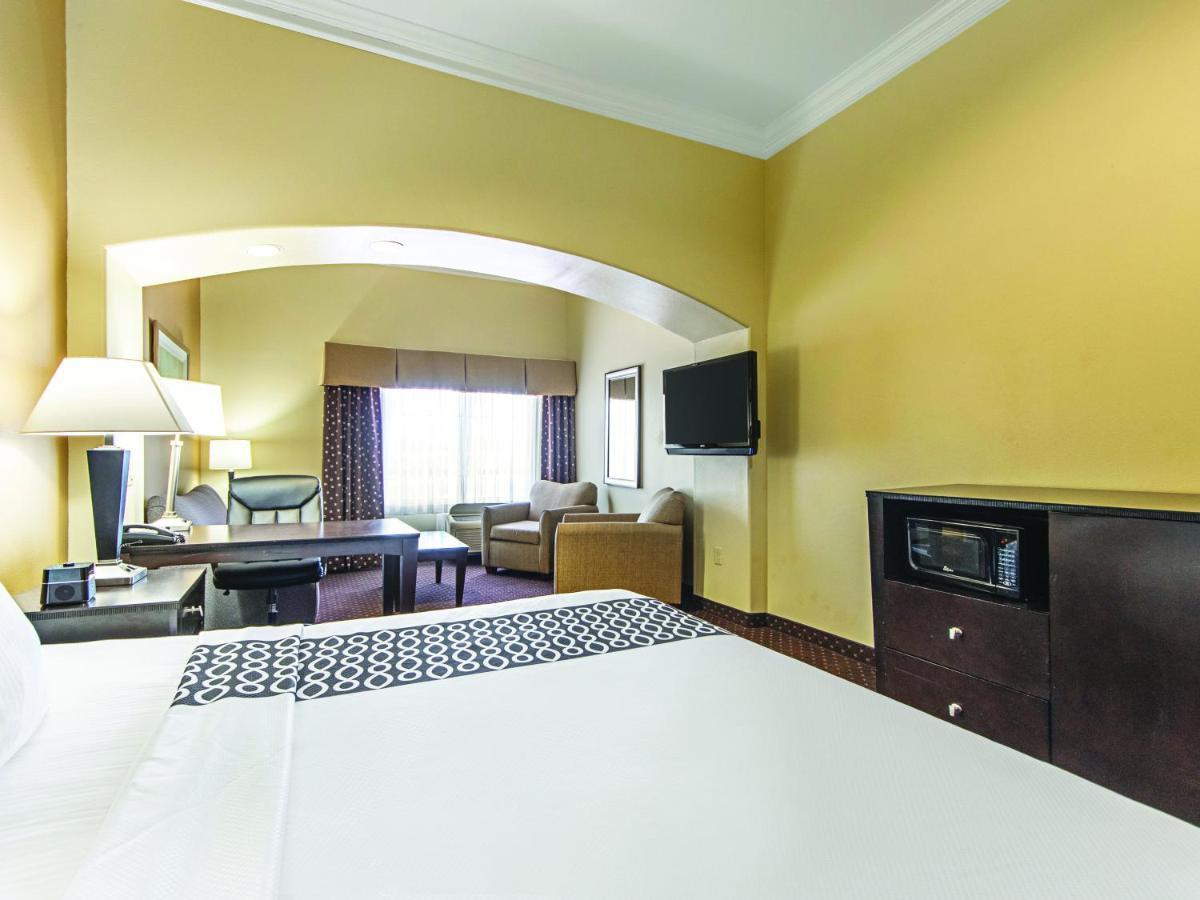 La Quinta By Wyndham Houston New Caney Bagian luar foto